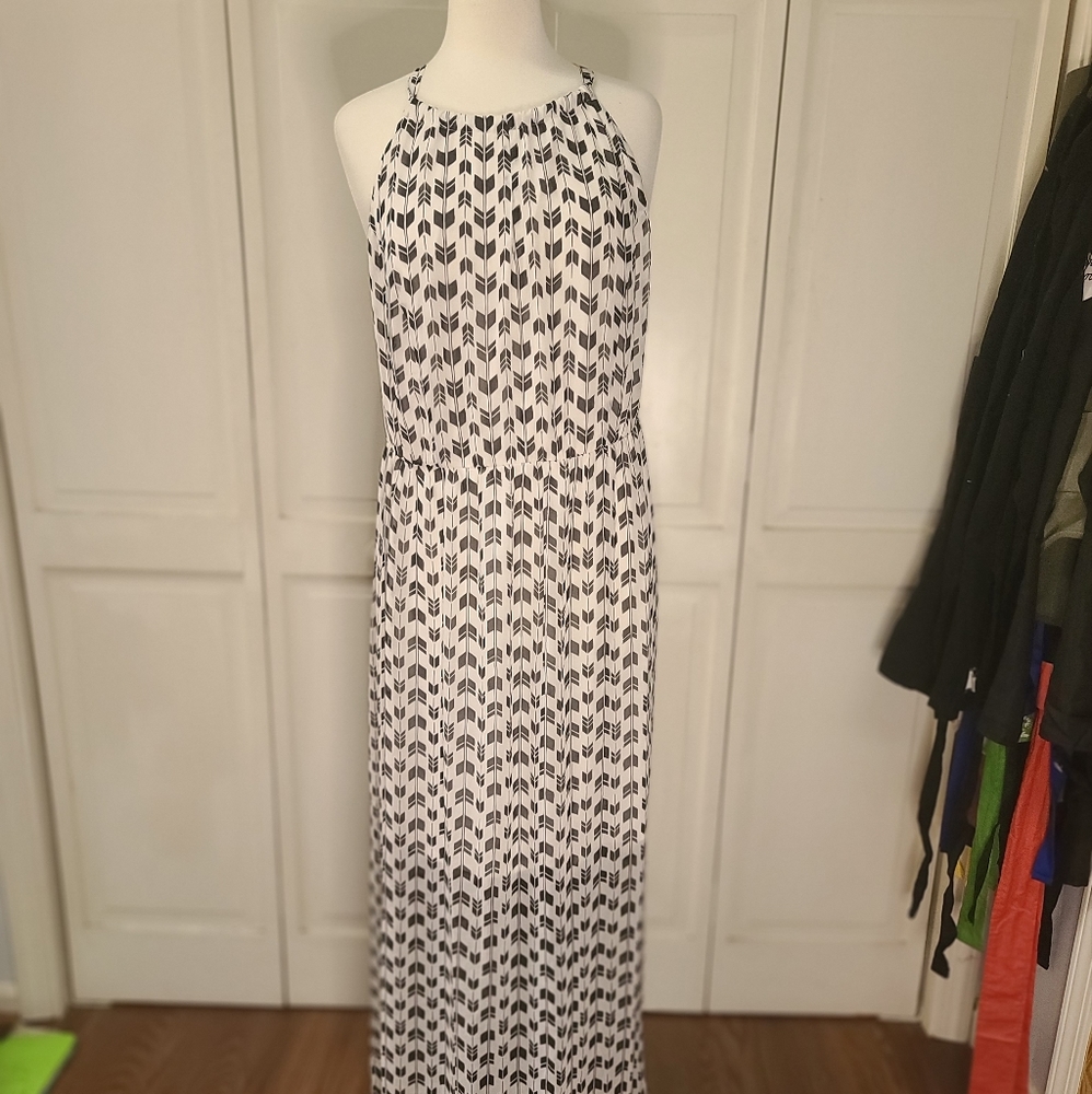 Beautiful classic beautiful dress in size 3x Torrid.